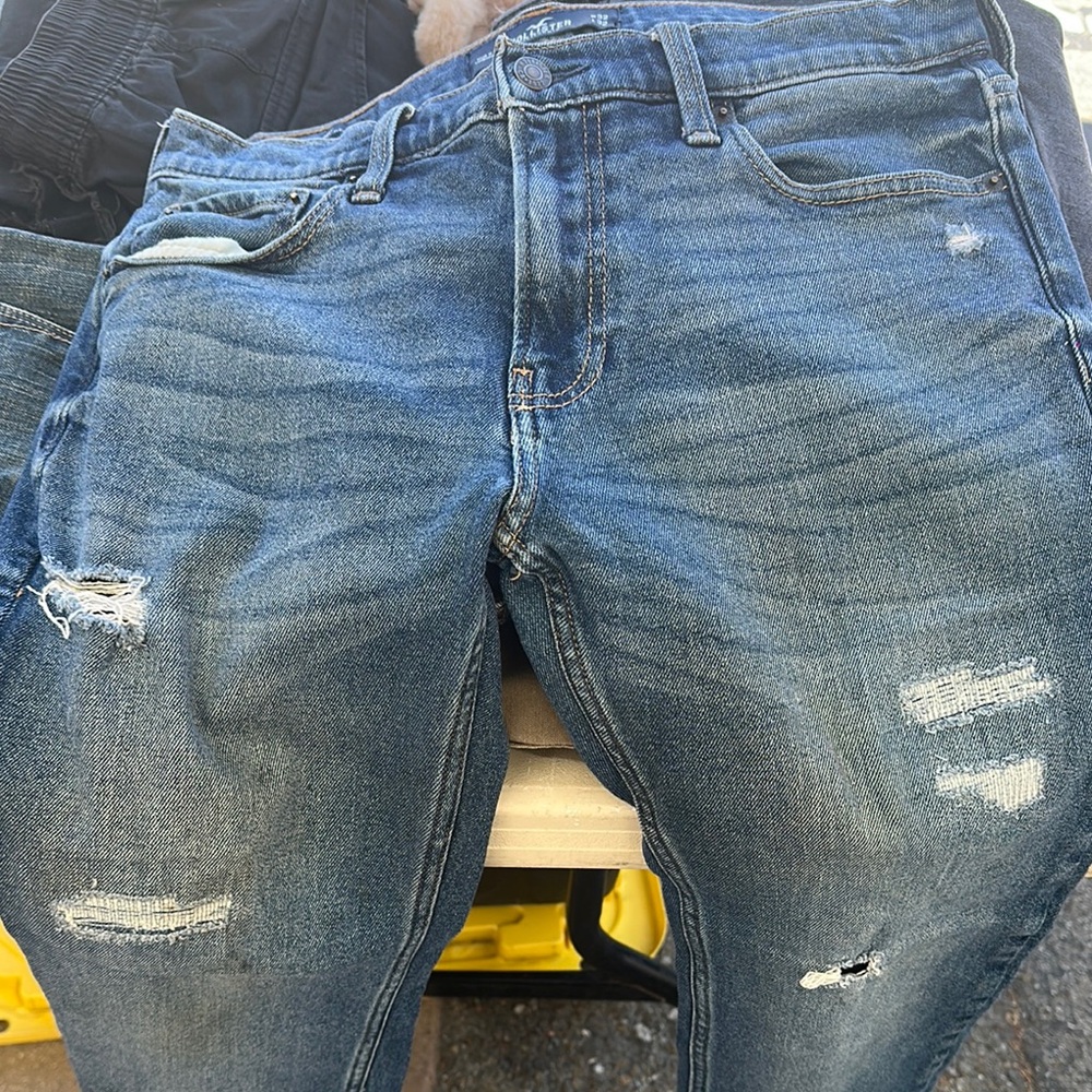 Hollister Men's Dark Blue Ripped Skinny Jeans